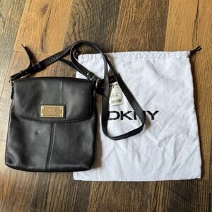 DKNY Black Leather Crossbody Bag NWT Gold Plate Logo w/ Dust Bag Small Flaw